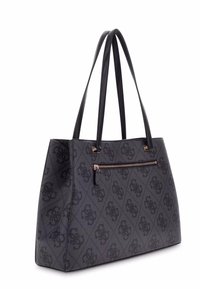 Bolso de mano negro con un patrón texturizado, que presenta asas dobles, un bolsillo frontal con cremallera y una forma rectangular estructurada.