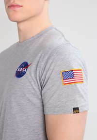 Alpha Industries SPACE SHUTTLE T - T-shirts med print - grey heather