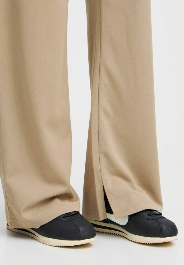 IHKATINE PA - Trousers - fungi4