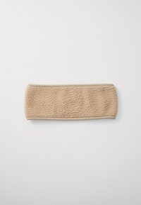 Beige fleecesportband met een zachte textuur en gladde randen, plat gelegd op een witte ondergrond.