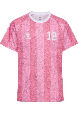 Różowa i jasnoróżowa sportowa koszulka w błyszczące paski z białym kołnierzem, białym numerem 12 na piersi oraz logo Hummel po lewej stronie.