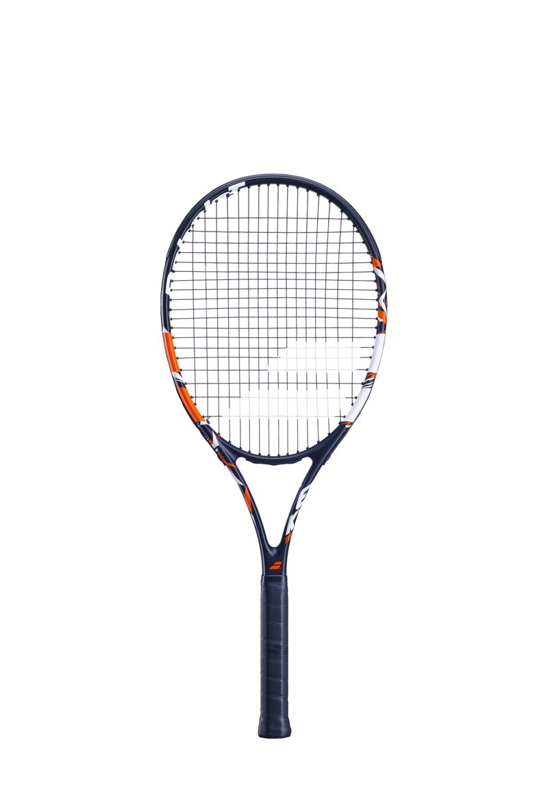 Tenniss racket met een donkerblauwe frame, oranje en witte accenten, een bespannen kop en een gestructureerde zwarte rubberen grip. Klassieke ovale vorm.