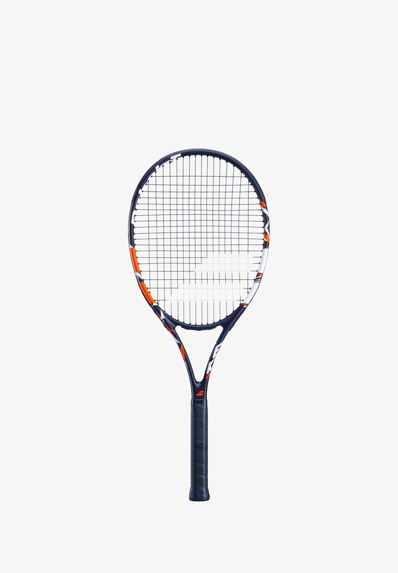 Tenniss racket met een donkerblauwe frame, oranje en witte accenten, een bespannen kop en een gestructureerde zwarte rubberen grip. Klassieke ovale vorm.