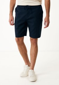 Nachtschwarze Shorts aus weichem Stoff, mit einem elastischen Bund, Seitentaschen und einem Kordelzug für eine verstellbare Passform.