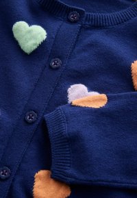 Neizvēlēts, navy heart