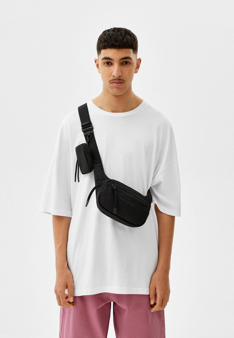 Herren Umhängetaschen | Bershka Umhängetasche black/schwarz - HC47913 Herren Umhängetaschen | Bershka Umhängetasche black/schwarz - HC47913