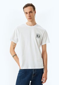 Koton - T-shirt z nadrukiem