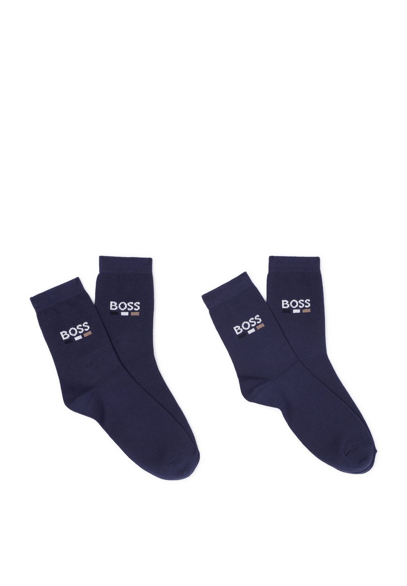 Granatowe bawełniane skarpetki z prążkowanymi wykończeniami, z białym haftowanym logo "BOSS" i akcentującymi paskami. Gładka tekstura i standardowa długość.