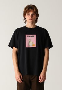 Former VALENTINE - T-shirts med print - black