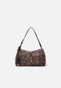 Mala de mão estampada de leopardo feita em tecido texturizado. Apresenta uma alça preta para o ombro, fecho de correr e detalhe com logótipo. Forma compacta e arredondada.