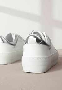 Next SIGNATURE CHUNKY-REGULAR FIT - Tossud - white