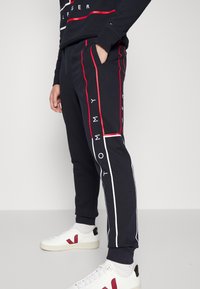 Tommy Hilfiger Träningsbyxor - dark blue