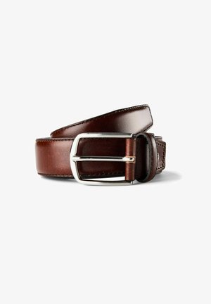 Cintura di pelle marrone con fibbia rettangolare in argento lucido, caratterizzata da una texture liscia e cuciture dettagliate lungo i bordi.