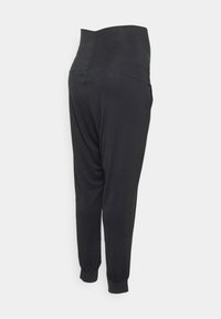 Mamalicious Curve MLCAYLEE PANT  - Calças de fato de treino - black