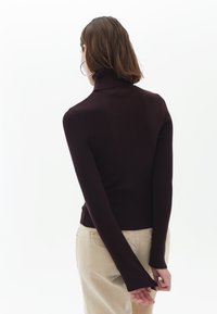 OXXO TURTLENECK - Svetr - chocolate plum