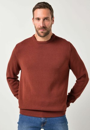 Rustkleurige gebreide trui met een ronde hals, geribbelde manchetten en zoom, met een gemiddelde dikte en een gladde textuur.