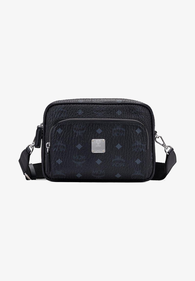 Borsa a tracolla nera in pelle con motivi stampati e hardware in argento. Presenta una tasca frontale con zip e una tracolla regolabile per maggiore comodità.