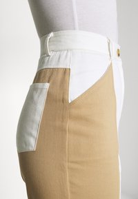 Trendyol Tygbyxor - off-white