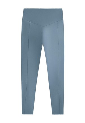 Kék leggings sima, rugalmas anyagból. Magas derékrésszel és varrási részletekkel a lábak mentén. Minták vagy díszítések nélkül.