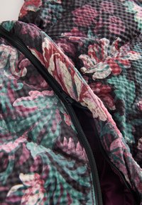 Talvejope - burgundy red tapestry print