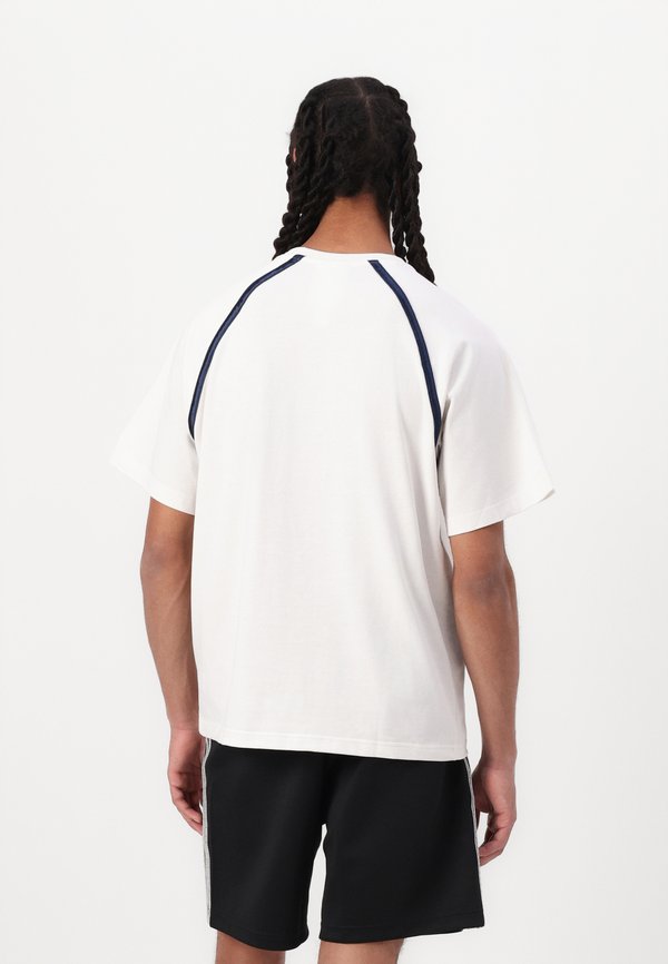 BADGE TEE - Print T-shirt4