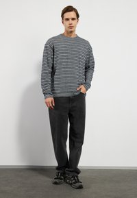 Pier One Pikkade varrukatega topp - navy
