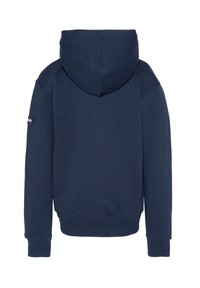 Felpa con cappuccio blu navy, maniche lunghe, polsini e fondo a costine, vista da dietro con una piccola etichetta logo sulla manica sinistra.