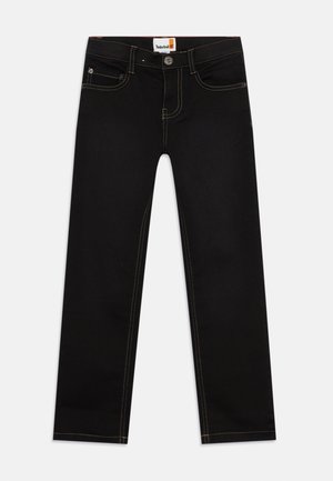 Czarne jeansy o prostych nogawkach z kontrastowym przeszyciem, przedni guzik i zamek błyskawiczny, styl pięciu kieszeni oraz logo Timberland na metce w pasie.