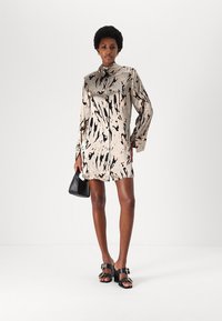 Malina AWA MINI DRESS - Koktailové šaty/večierkové šaty - gold