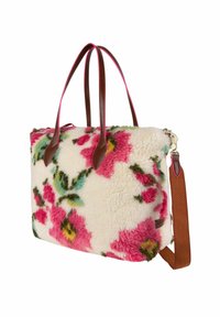 Tote bag gemaakt van fluffy witte stof met kleurrijk bloemenpatroon, bruine leren accenten en een afneembare schouderband. Bevat dubbele handvatten.
