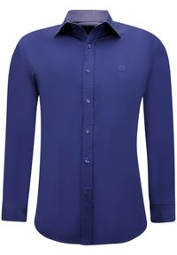 Marineblauwe button-up shirt met lange mouwen, gemaakt van gladde stof, met een contrasterende kraag en een klein geborduurd logo op de borst.