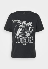 Czarna bawełniana koszulka z grafiką vintage motocykla. Na tekscie znajdują się słowa "Distant," "Vintage THUNDER" i "1987" w białym druku. Krótkie rękawy.
