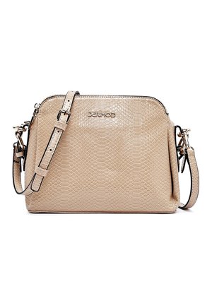 Sac bandoulière beige avec texture peau de serpent, sangle ajustable et logo métallique "DERIMOD" à l'avant.