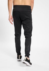 Hummel HMLMT INTERVAL TAPERED - Pantalones deportivos - black