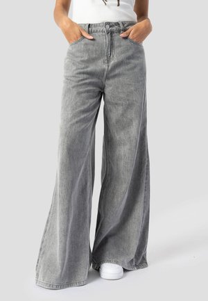 HOLLI - Flared jeans - coast grey