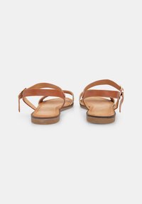 Bata Sandali - marrone