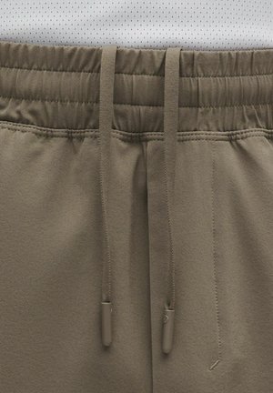 lululemon, PACE BREAKER LINERLESS 18CM - Sports shorts - cypress forest