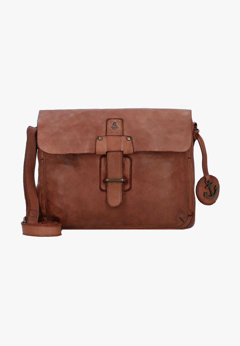 Borsa a tracolla in pelle marrone con patta, caratterizzata da un accento centrale con tracolla e un charm a forma di ancora. Include una tracolla regolabile.