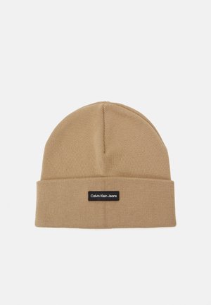 Calvin Klein Jeans PATCH BEANIE UNISEX - Kootud müts - travertine