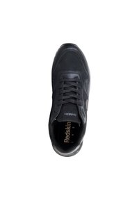 Baskets en cuir noir avec un bout arrondi, un col rembourré et un design à lacets. Présente un logo sur la languette et une semelle texturée.