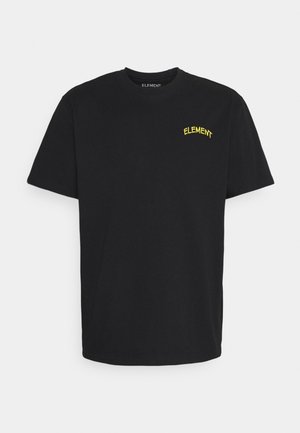 Sort kortærmet t-shirt med rund hals og lille gul "ELEMENT" tekst på venstre brystområde.