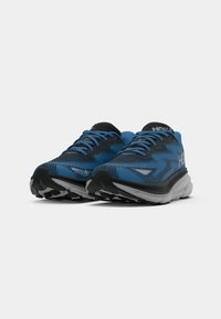 Scarpe da corsa blu con tomaia in mesh testurizzato, dettagli neri e logo riflettente. Suola leggera con battistrada con motivo per una presa migliore.