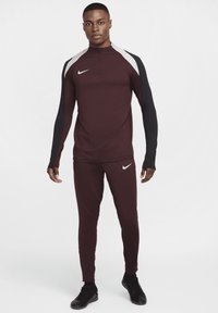 Nike Performance STRIKE PANT - Spodnji deli trenirk - burgundy crush wolf grey wolf grey