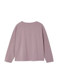 Lila Langarmshirt in lässiger Passform, mit Rundhalsausschnitt und weichem, glattem Material, das an der Rückseite nur minimale Nähte aufweist.