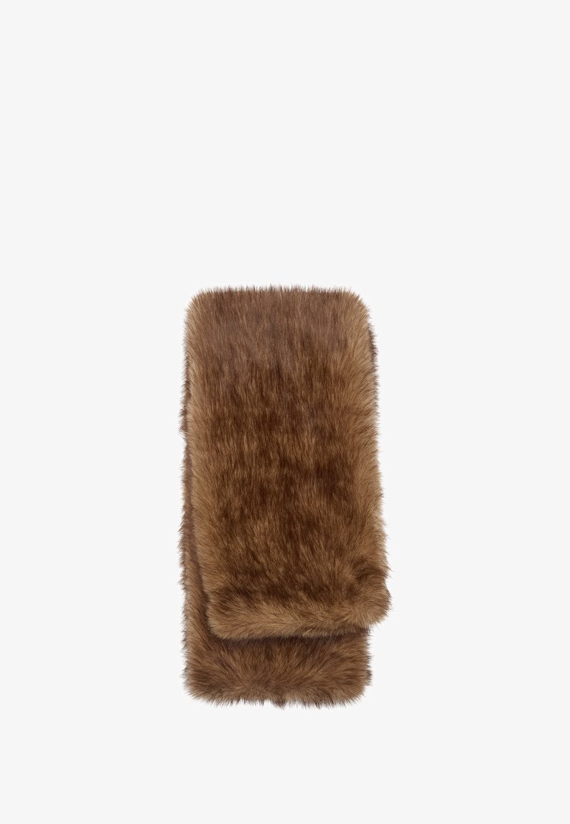 Syntetyczny futrzany szalik w bogatym brązowym kolorze. Miękka faktura, prostokątny kształt z grubym, puszystym wzorem. Brak widocznych elementów metalowych lub wzorów.