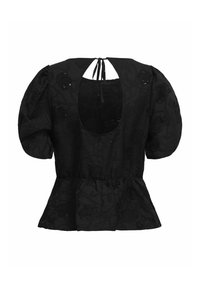 Sort bluse med puffærmer, blomstertekstur og en vidåben ryg med en bindedetalje. Flæsekant skaber en peplum-form ved taljen.