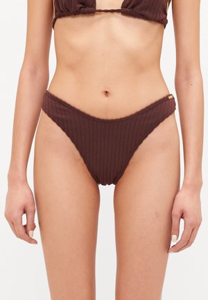 Braun gestreifter Bikini-Hosenteil mit einem hochgeschnittenen Design, das gewellte Kanten und einen kleinen goldenen Akzent an der Seite aufweist. Weiches, dehnbares Material.