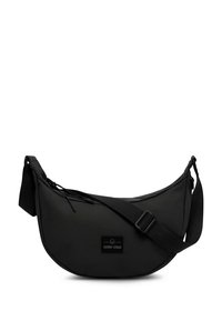 Geantă neagră de tip crossbody cu suprafață netedă, texturată, având o formă rotunjită, curea ajustabilă și o etichetă cu brand în față.