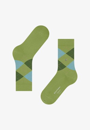 Zielone skarpety z wzorem argyle w niebieskie i ciemnozielone romby. Gładka faktura, ściągacz na mankiecie oraz detal z logo w pobliżu palców.