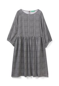 Šaty černobílé s puntíky, tříčtvrteční rukávy, kulatý výstřih, řasený pas a zip na zadní straně. Vyrobeno z lehkého materiálu.